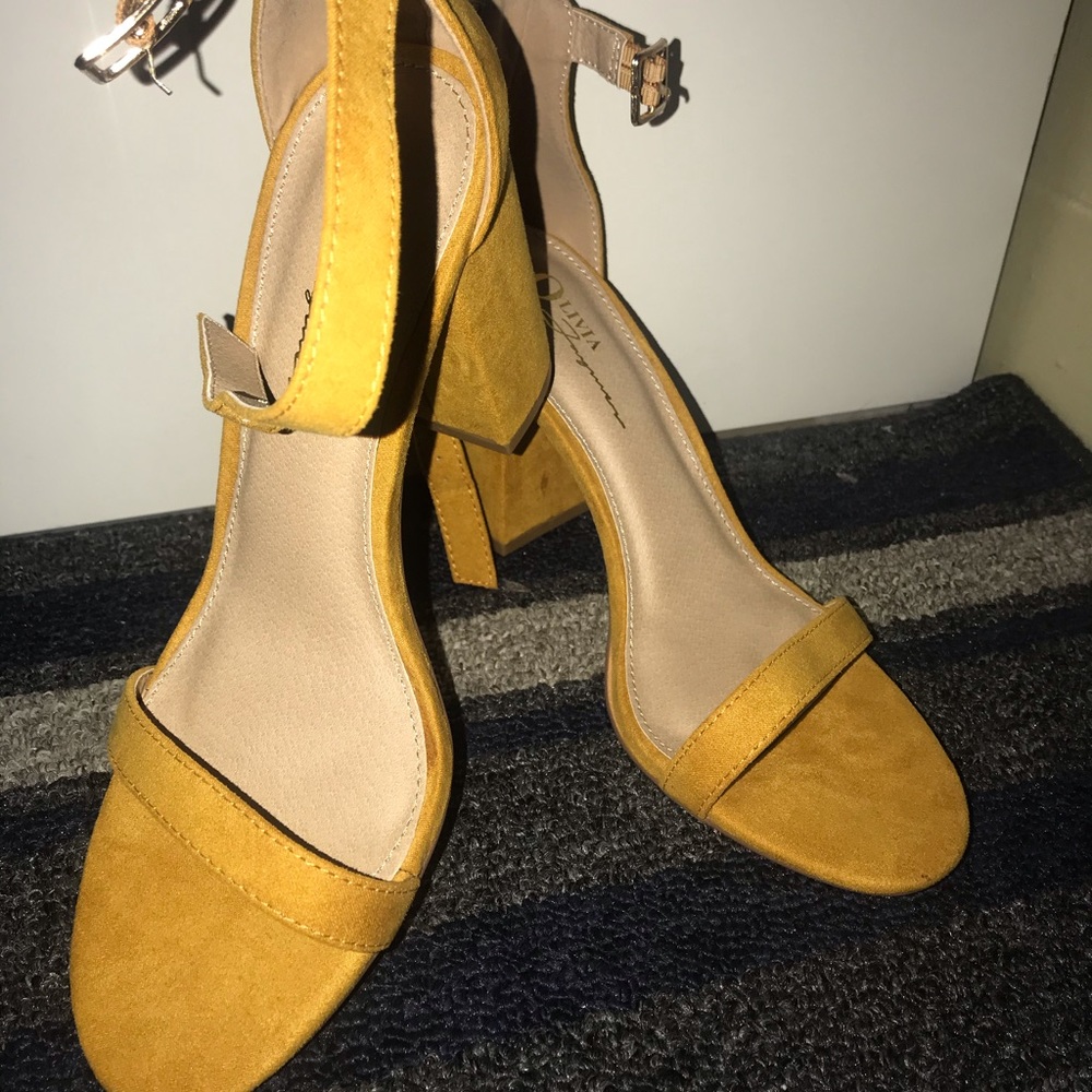 Cute yellow suede feel block heel shoes